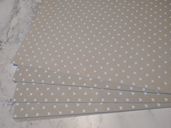A4 Smooth card 280 gsm : White heart pattern
